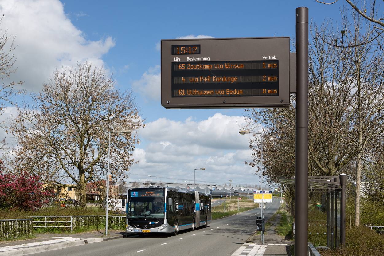 Digitaal bord met vertrektijden bushalte